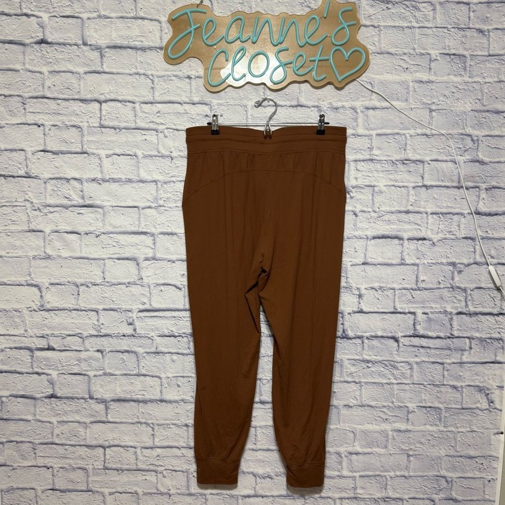 Lululemon Ready to Rulu High-Rise Jogger
Roasted Brown

Size 14 - Picture 5 of 15